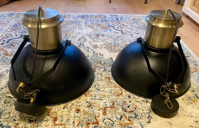 Bellissime lampade da soffitto nere e dorate