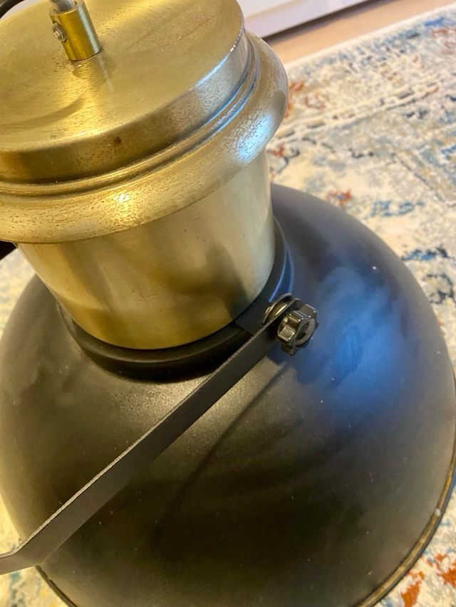 Bellissime lampade da soffitto nere e dorate