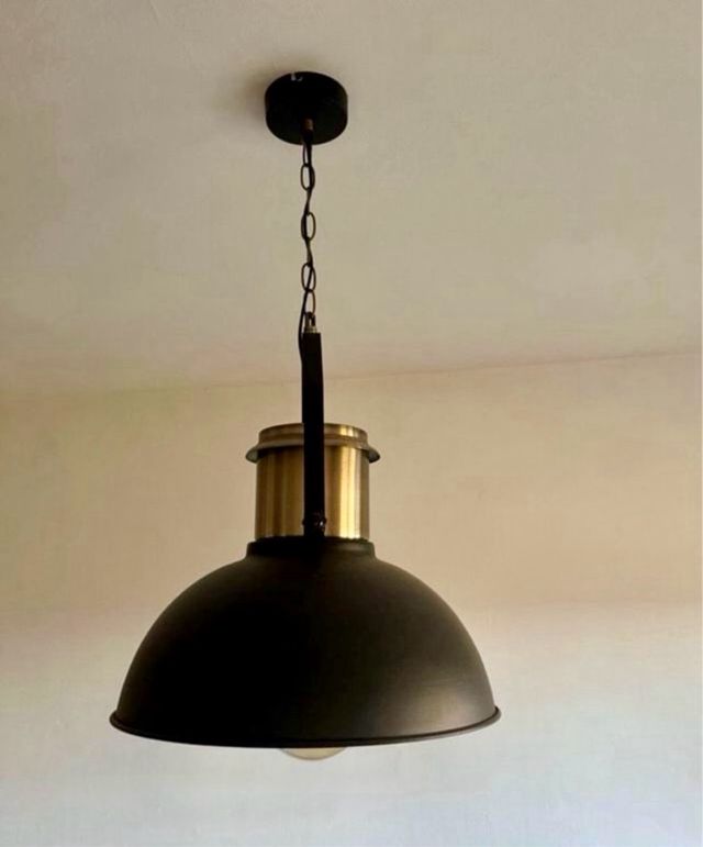 Bellissime lampade da soffitto nere e dorate
