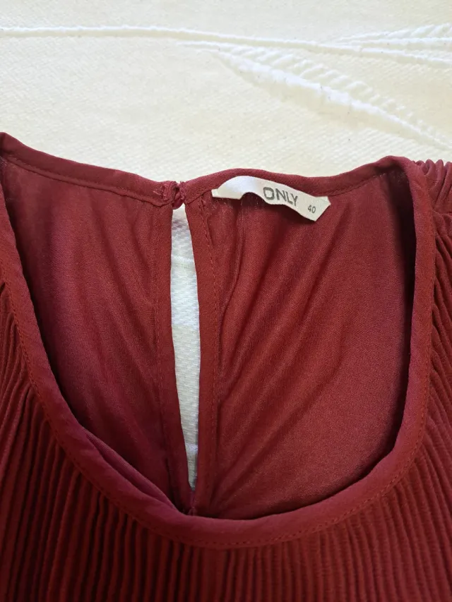 Camiseta ancha mujer color burdeos.