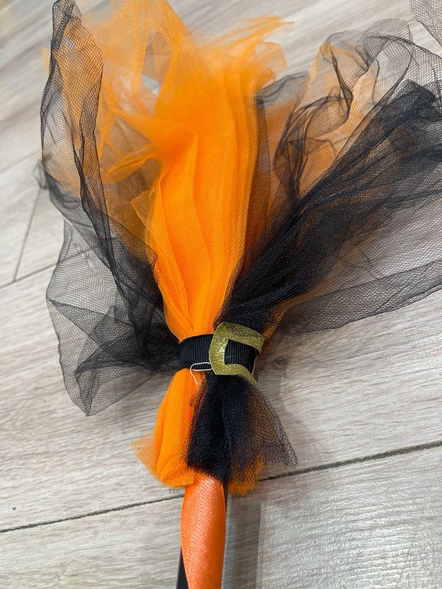 Escoba de bruja Halloween