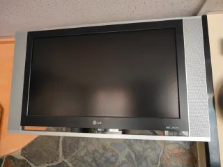 Pantalla LG Negra y Plateada