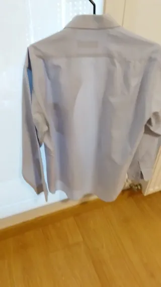 Camisa Giorgio Armani.