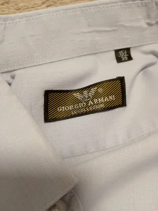 Camisa Giorgio Armani.