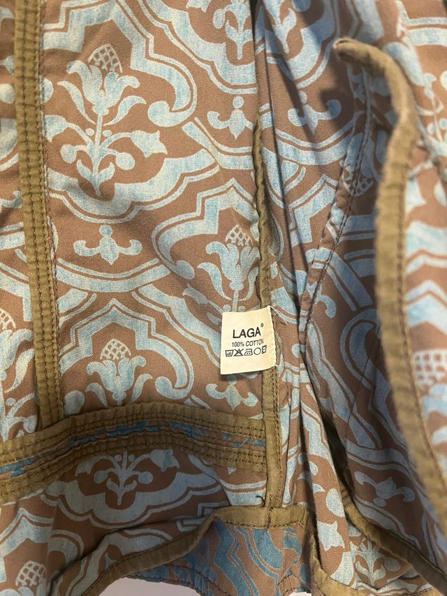 Chaqueta Laga estilo motero estampado.