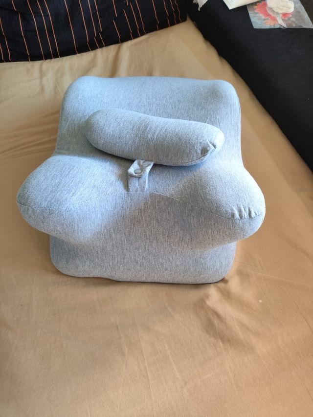 Almohada multifuncional gris