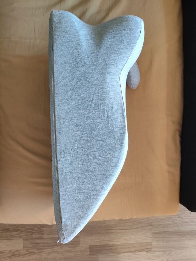 Almohada multifuncional gris