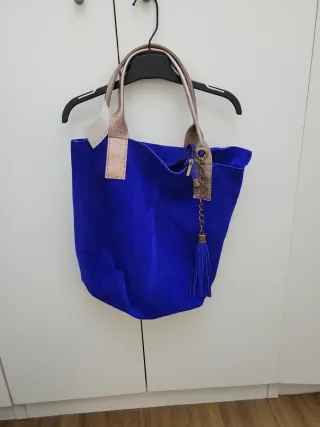 Bolso azul y plateado