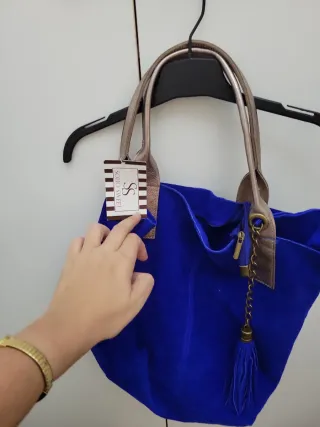 Bolso azul y plateado