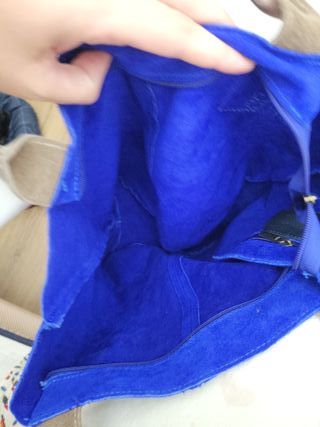 Bolso azul y plateado