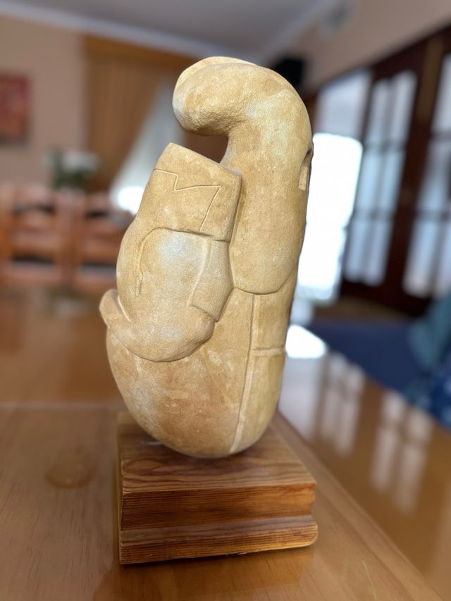 Escultura “Maternidad” D. Joaquín Clemente Molero