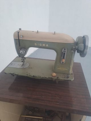 Máquina de coser Sigma verde y crema