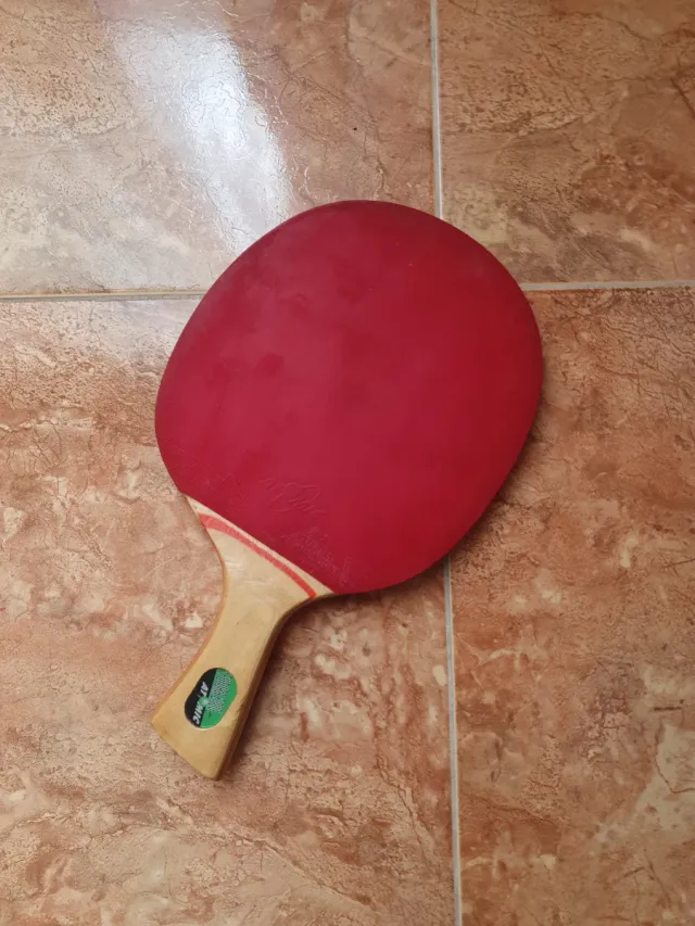 Pala de tenis de mesa roja