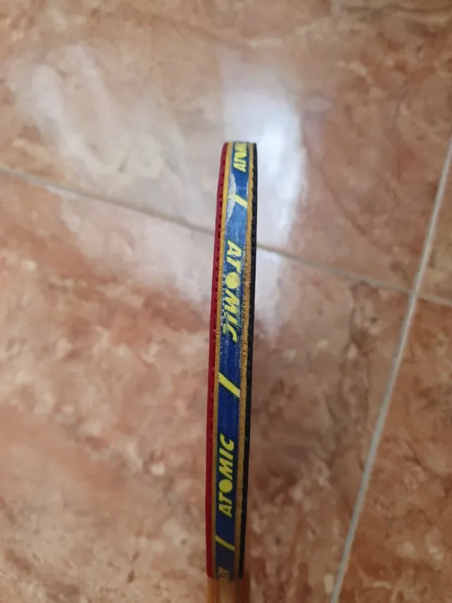 Pala de tenis de mesa roja