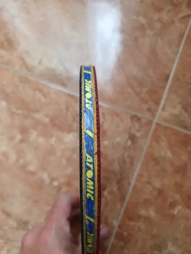 Pala de tenis de mesa roja