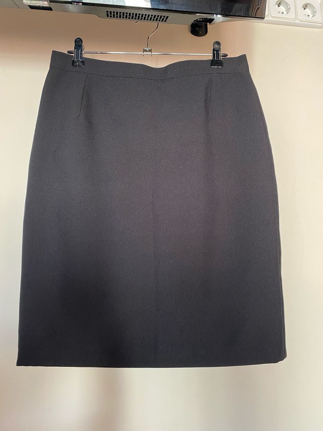 Falda negra elegante