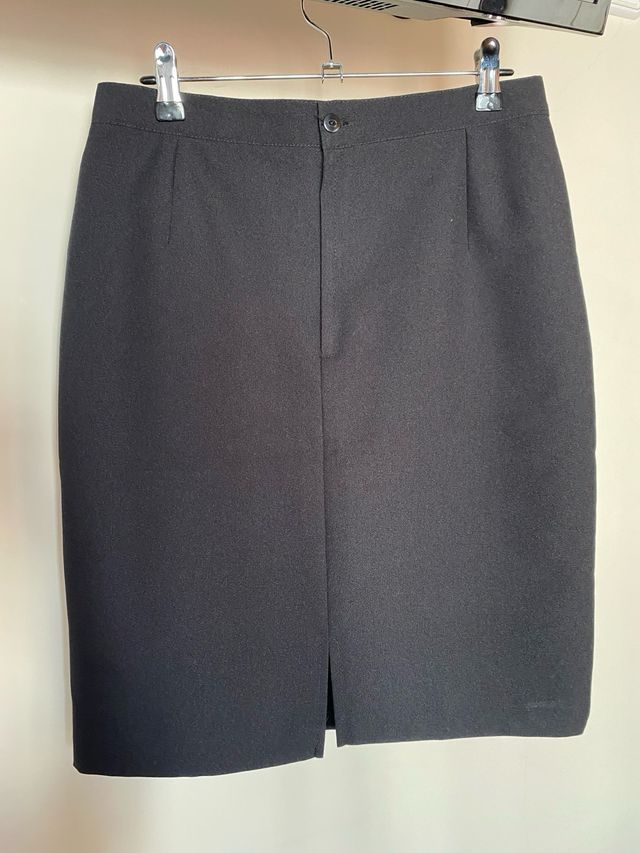 Falda negra elegante