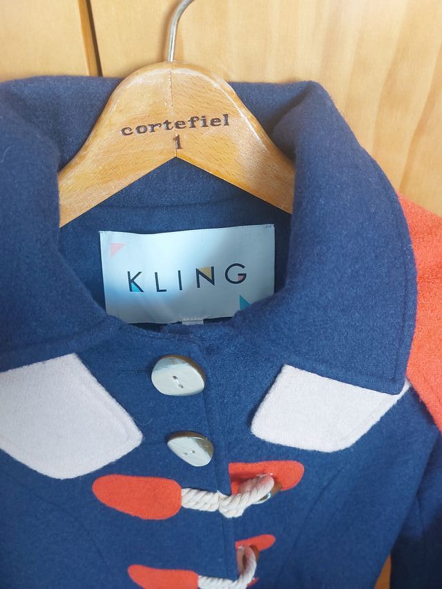 Abrigo Kling azul y rojo mujer