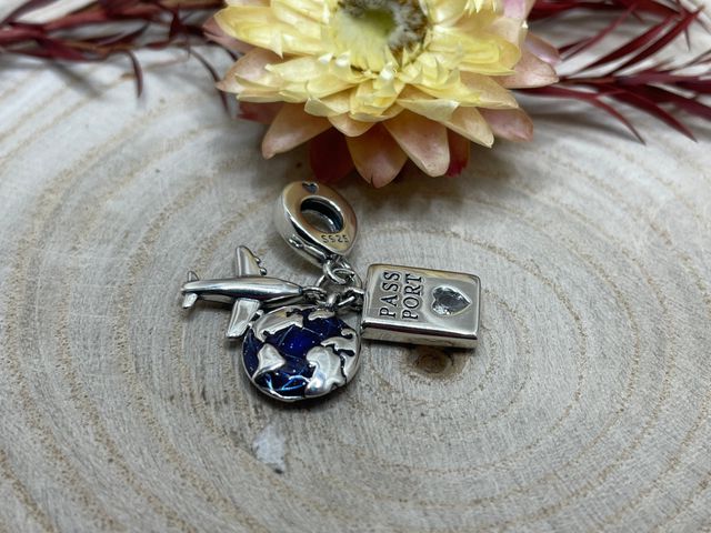 Charm Avión, Mundo y Pasaporte