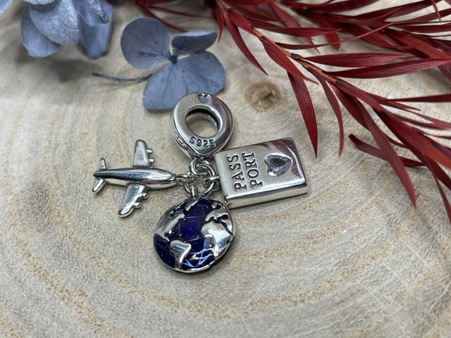 Charm Avión, Mundo y Pasaporte