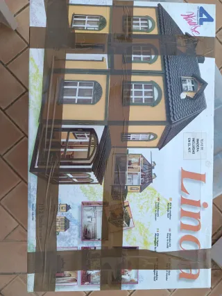 Casa de muñecas Linda 1:12