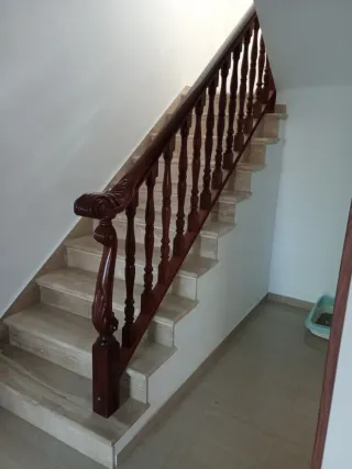 Barandilla de madera artesanal de dos piezas