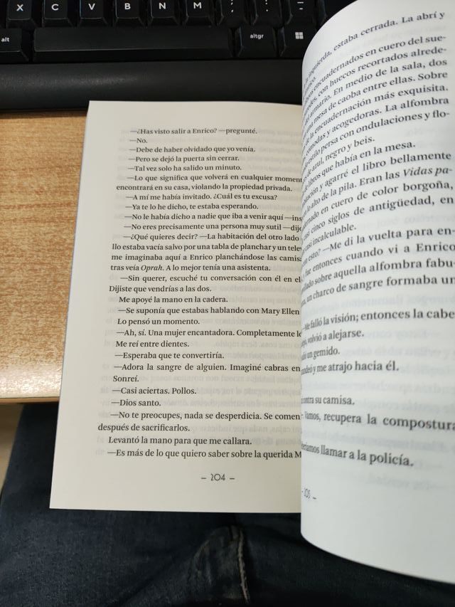 Se vende libro Asesinato entre libros