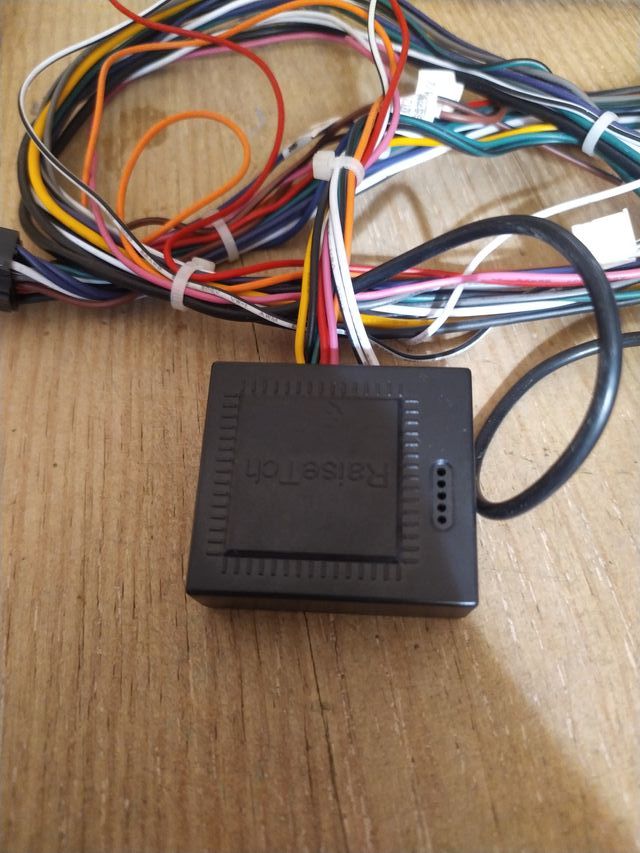 Pantalla pará Skoda y Peugeot grupo vang