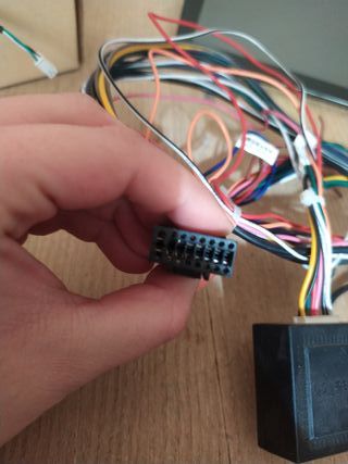 Pantalla pará Skoda y Peugeot grupo vang