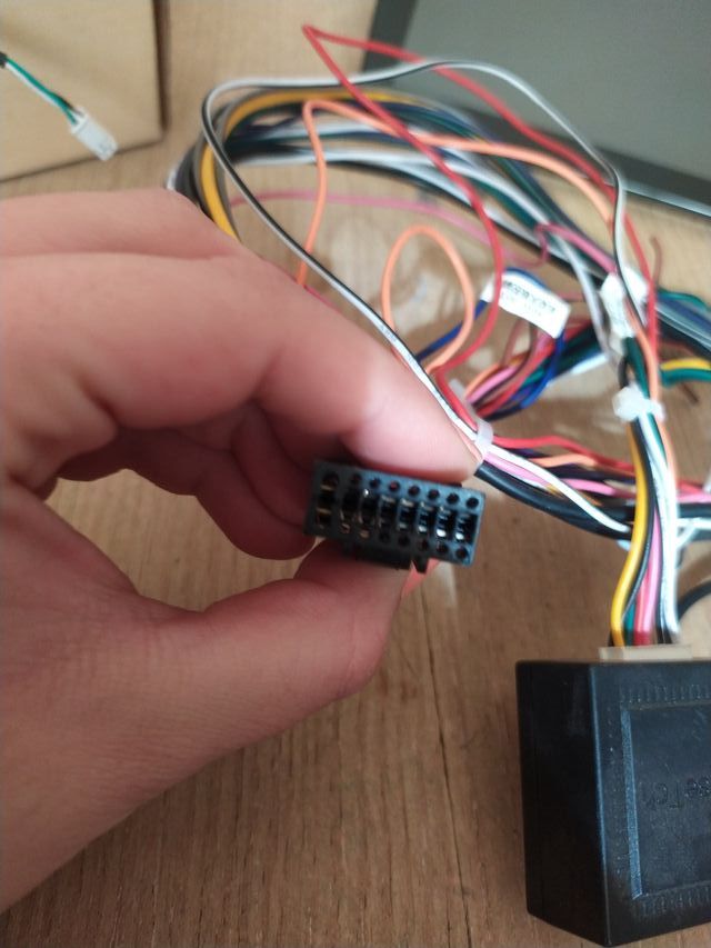 Pantalla pará Skoda y Peugeot grupo vang