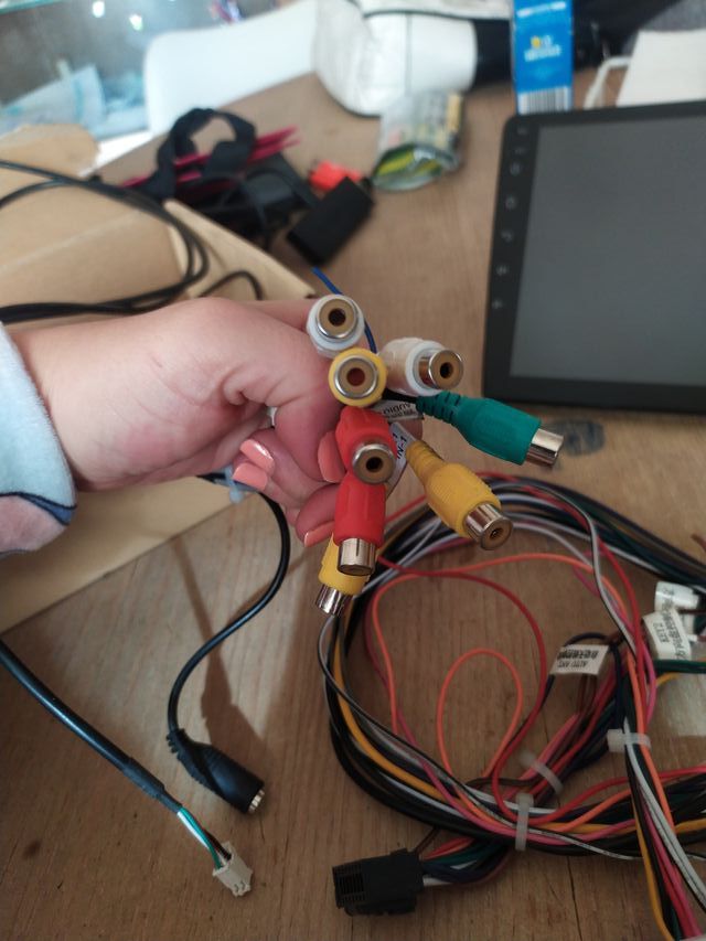 Pantalla pará Skoda y Peugeot grupo vang