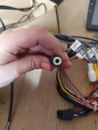 Pantalla pará Skoda y Peugeot grupo vang