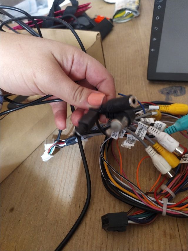 Pantalla pará Skoda y Peugeot grupo vang