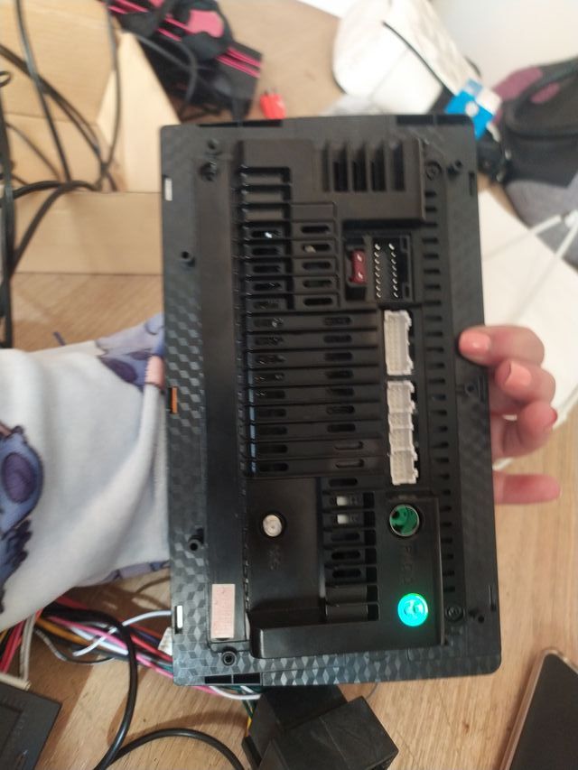 Pantalla pará Skoda y Peugeot grupo vang