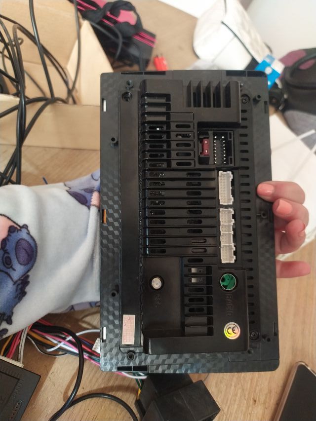 Pantalla pará Skoda y Peugeot grupo vang