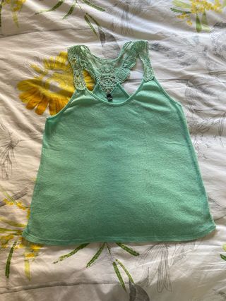 Camiseta verde menta con espalda de encaje – Pimki