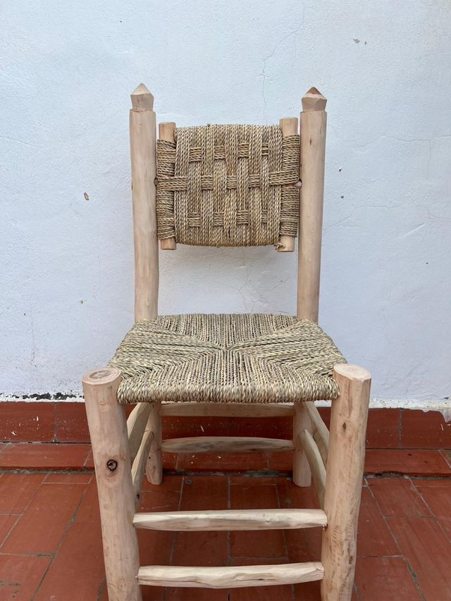 Silla de mimbre y madera