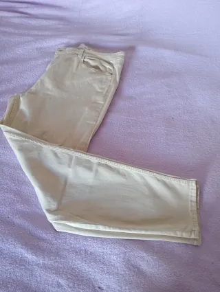 Pantalón pitillo beige talla 48