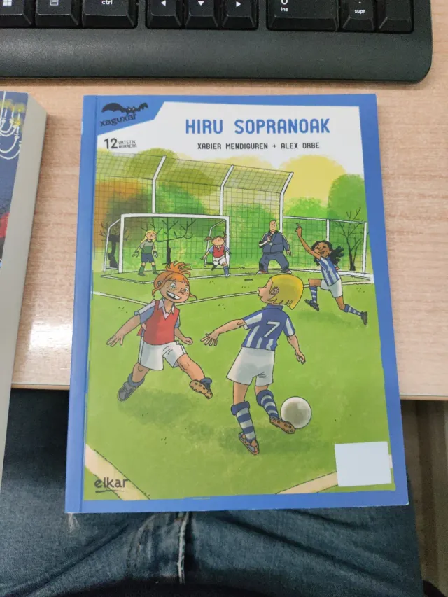 Se vende libro Hiru Sopranoak