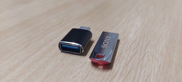 Lote Pendrive Sony 2TB + Adaptador USB-C