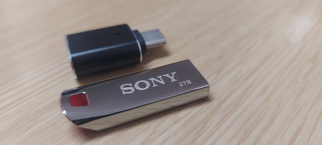 Lote Pendrive Sony 2TB + Adaptador USB-C