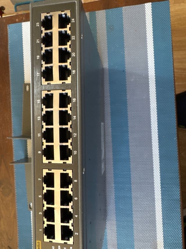 Switch D-Link DES-1024D Ethernet