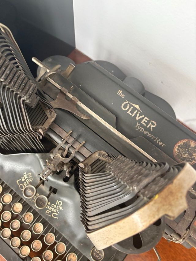 Máquina de escribir antigua Oliver