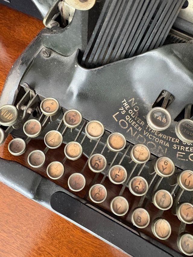 Máquina de escribir antigua Oliver