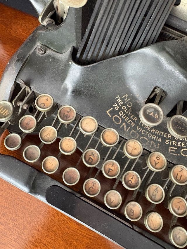 Máquina de escribir antigua Oliver