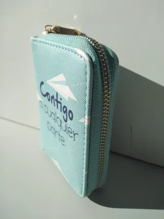 Monedero Alehop azul con diseño de aviones