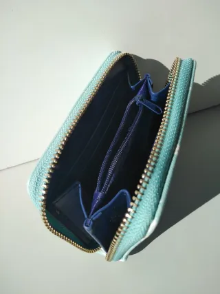 Monedero Alehop azul con diseño de aviones