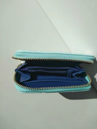 Monedero Alehop azul con diseño de aviones