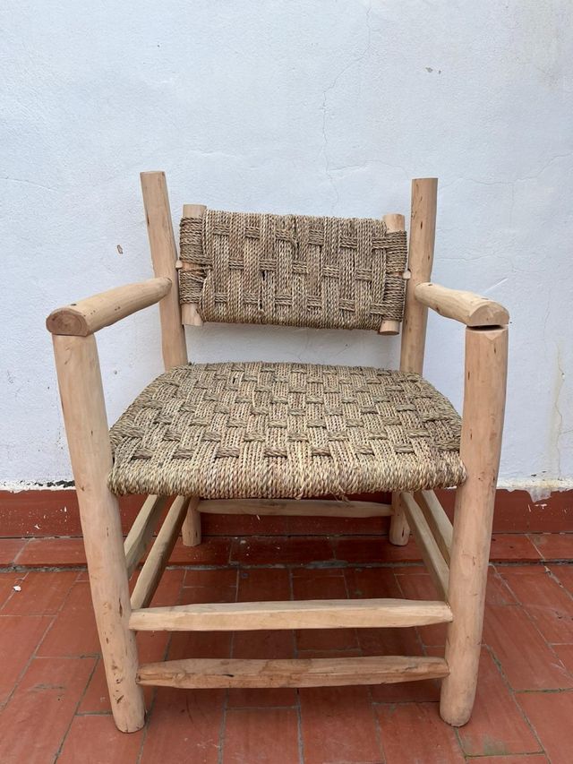 Sillón de mimbre y madera