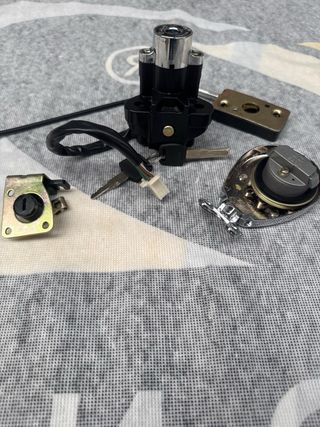 Cerradura Suzuki GZ125 GZ250